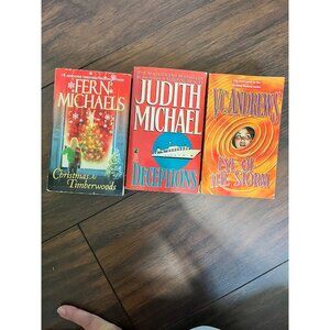 Book Lot Set of 3 Fern Michaels, Judith Michael, VC Andrews